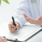 El absentismo laboral y las bajas médicas siguen creciendo en España. Analizamos sus causas, su impacto en las empresas y cómo anticiparse desde la prevención.