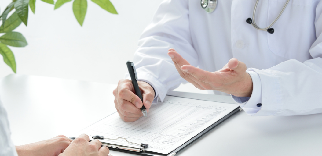 El absentismo laboral y las bajas médicas siguen creciendo en España. Analizamos sus causas, su impacto en las empresas y cómo anticiparse desde la prevención.